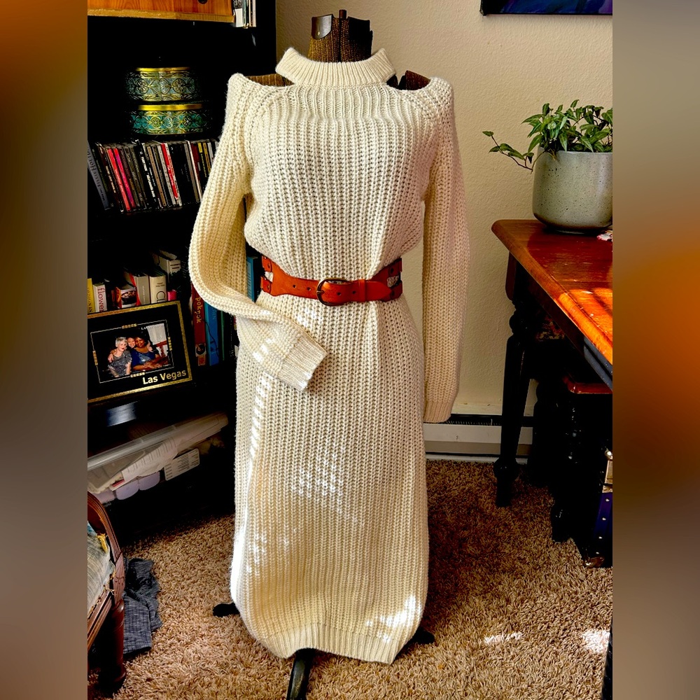 Chunky knit cut out shoulder 90s midi sweater dress.